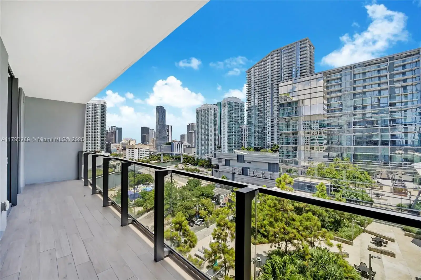 88 SW 7th St # 1009, Miami FL 33130 photo 2