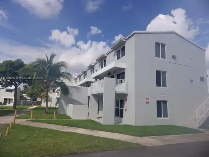 1990 NW 4th Ct # 8, Miami FL 33136 photo 3
