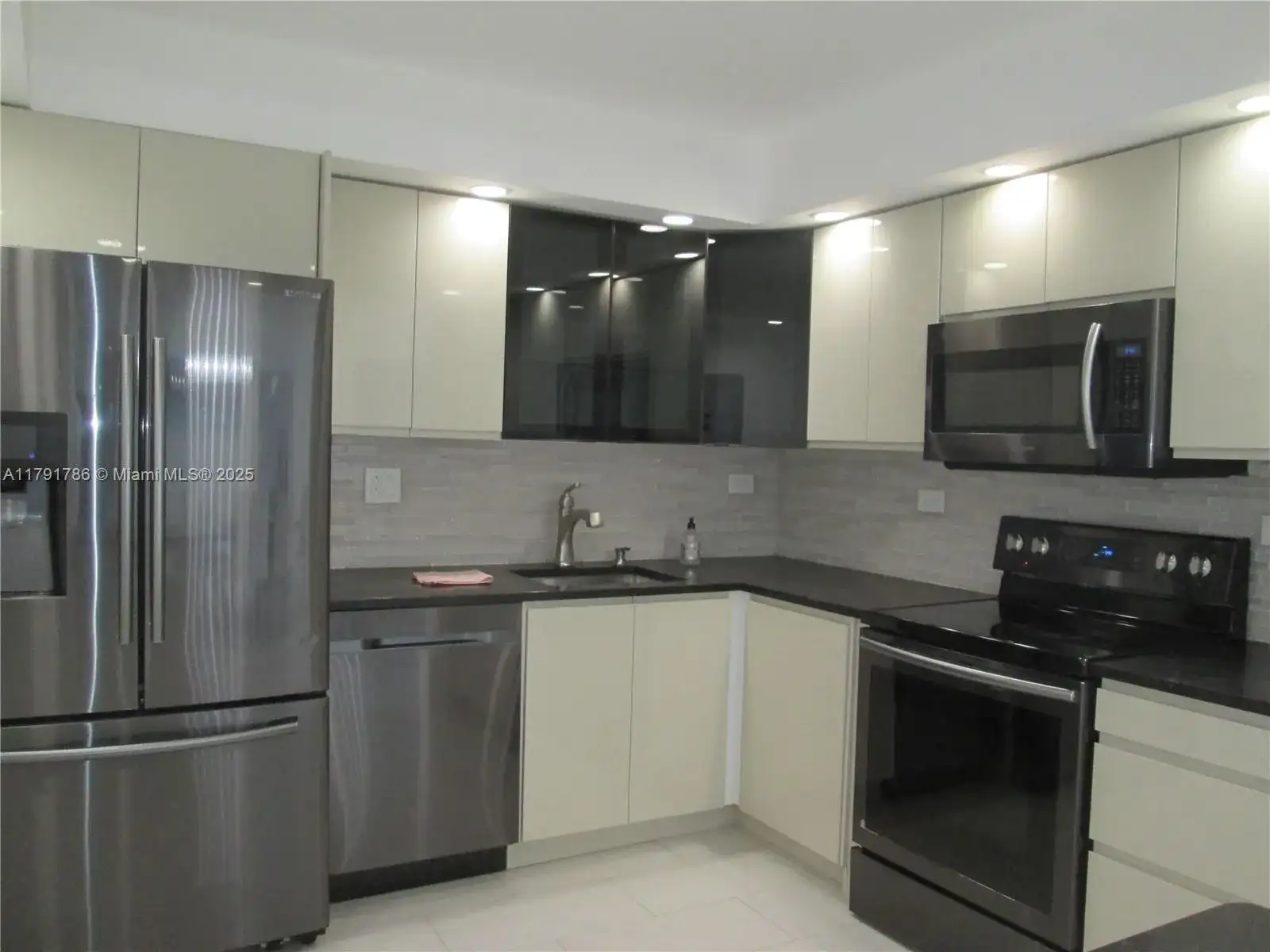 251 174th St # 2208, Sunny Isles Beach FL 33160 photo 4