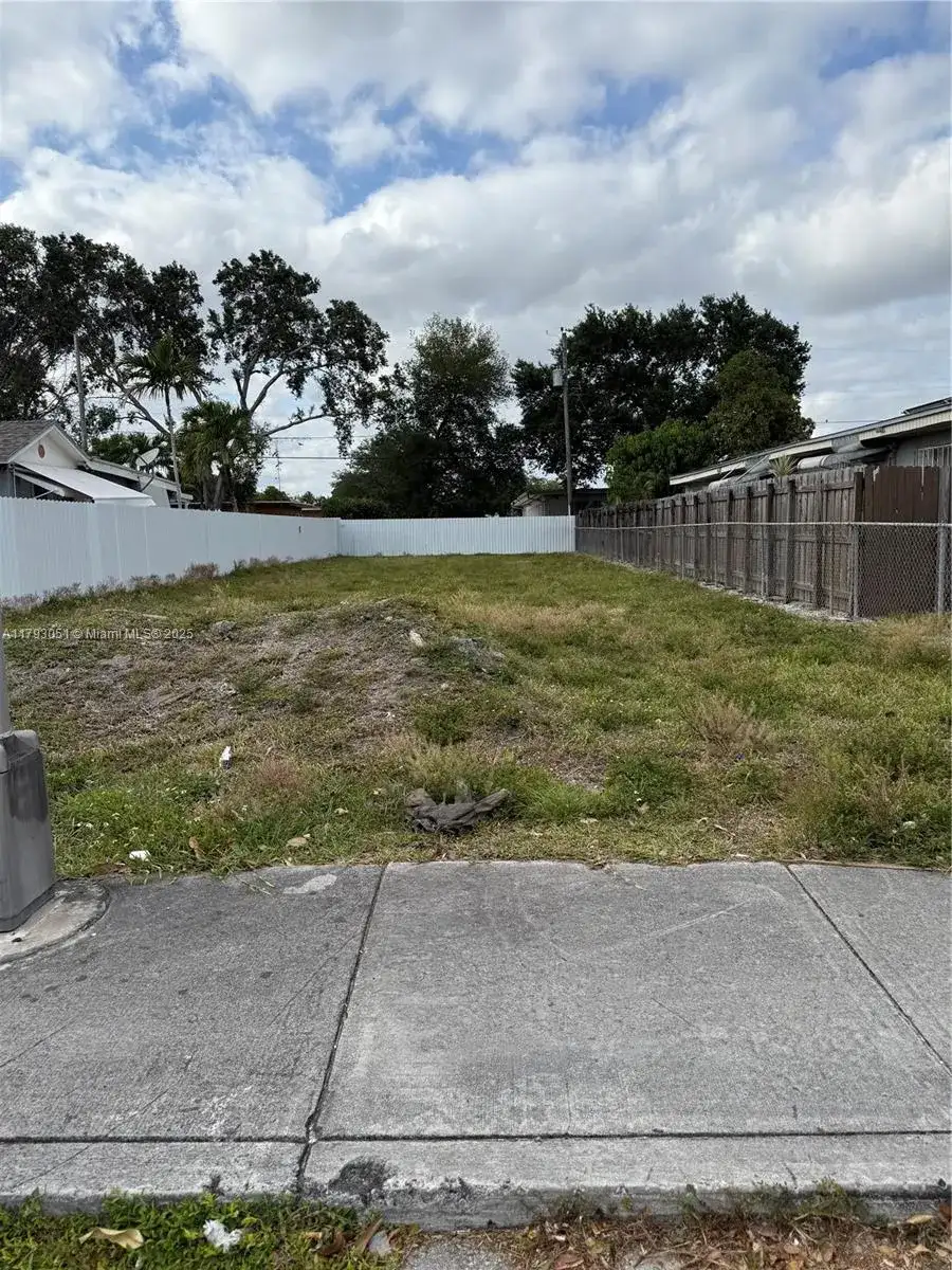 137 W 32 ST, Hialeah FL 33012 photo 4