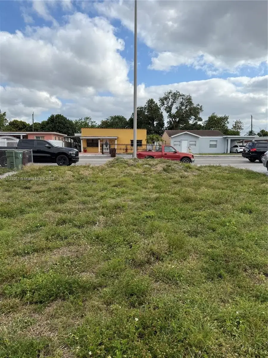 137 W 32 ST, Hialeah FL 33012 photo 5