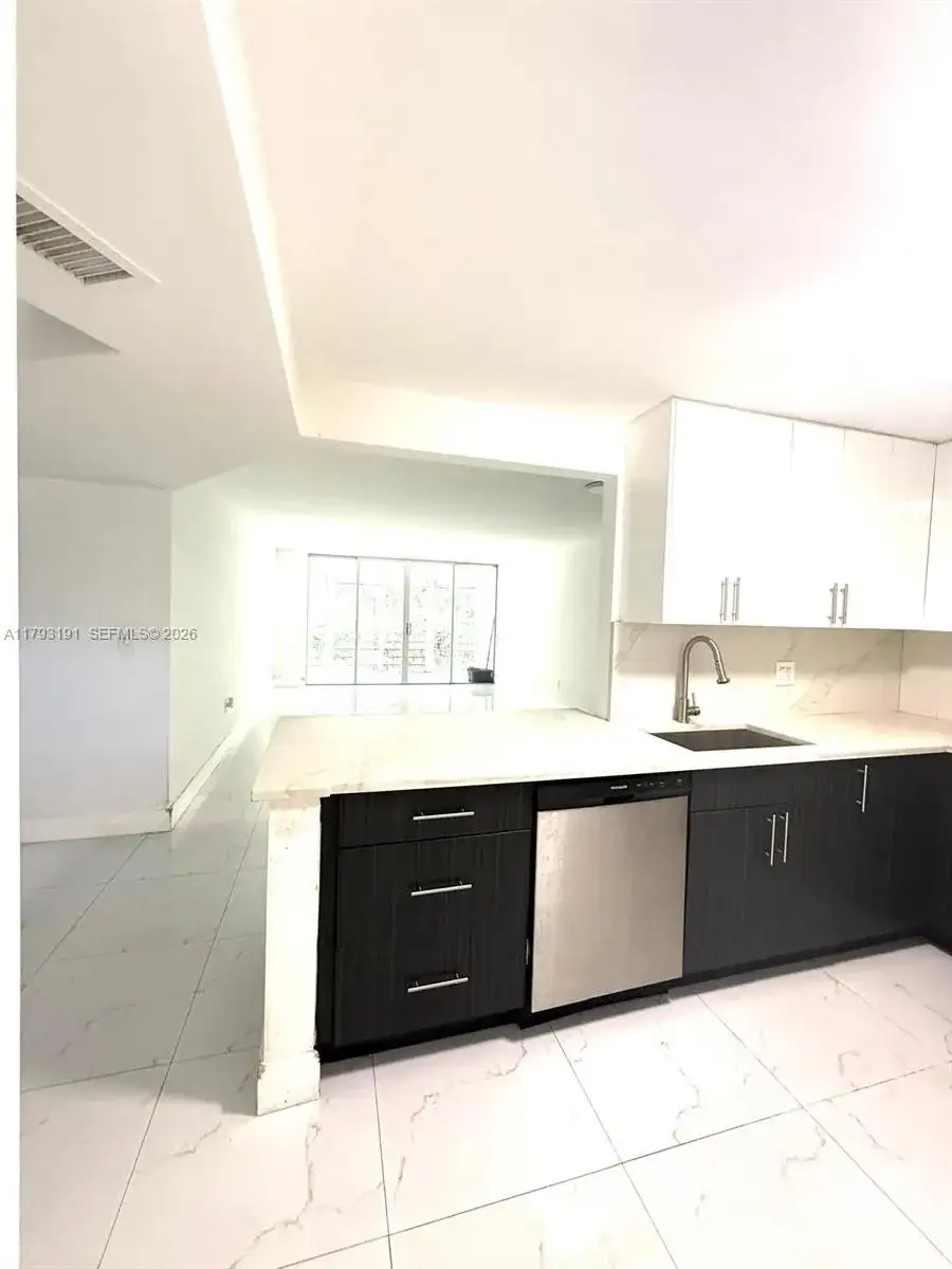 1401 NE 191st St # D201, Miami FL 33179 photo 5