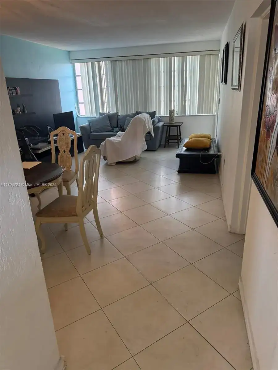 18555 NE 14th Ave # 602, Miami FL 33179 photo 2