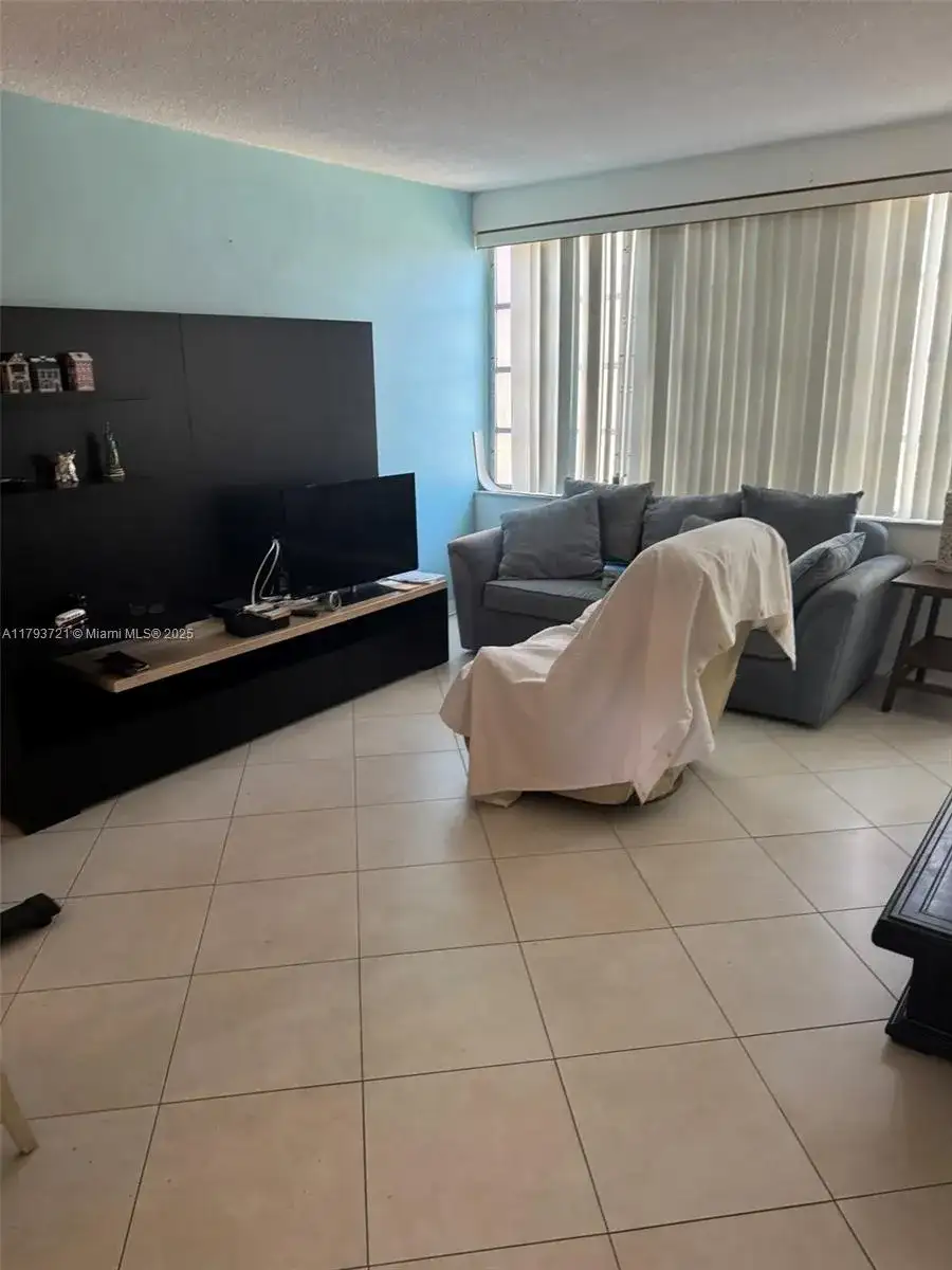 18555 NE 14th Ave # 602, Miami FL 33179 photo 3