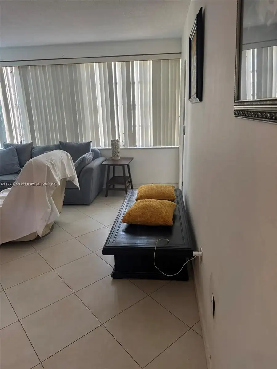 18555 NE 14th Ave # 602, Miami FL 33179 photo 4