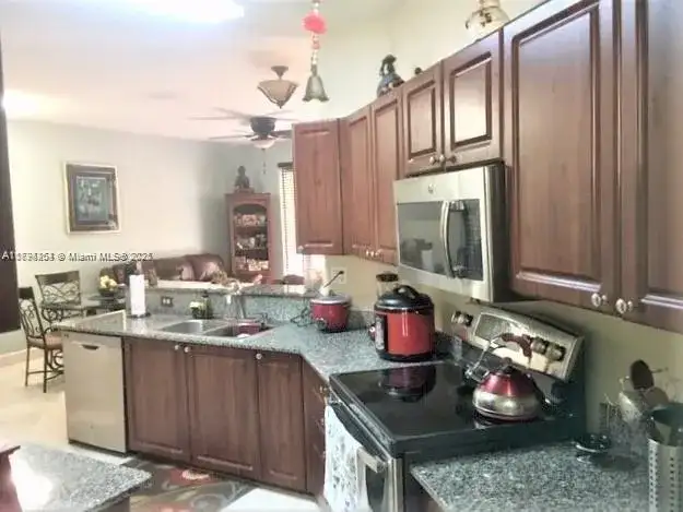 4854 NW 110th Pl, Doral FL 33178 photo 5