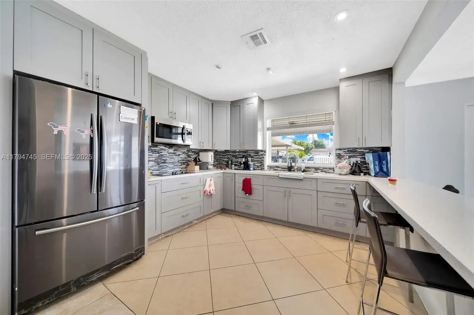1360 W 4th Ln, Hialeah FL 33010 photo 2