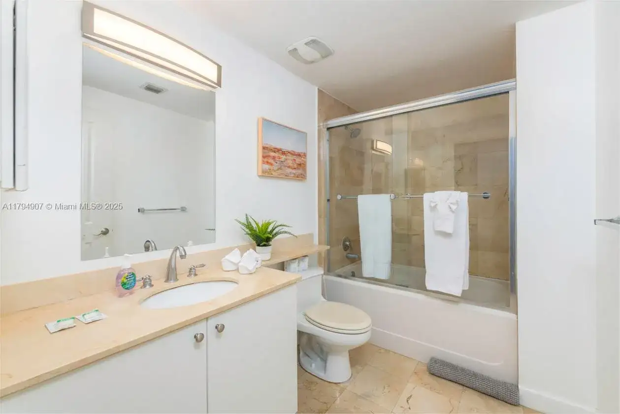 170 SE 14th St # 1905, Miami FL 33131 photo 4