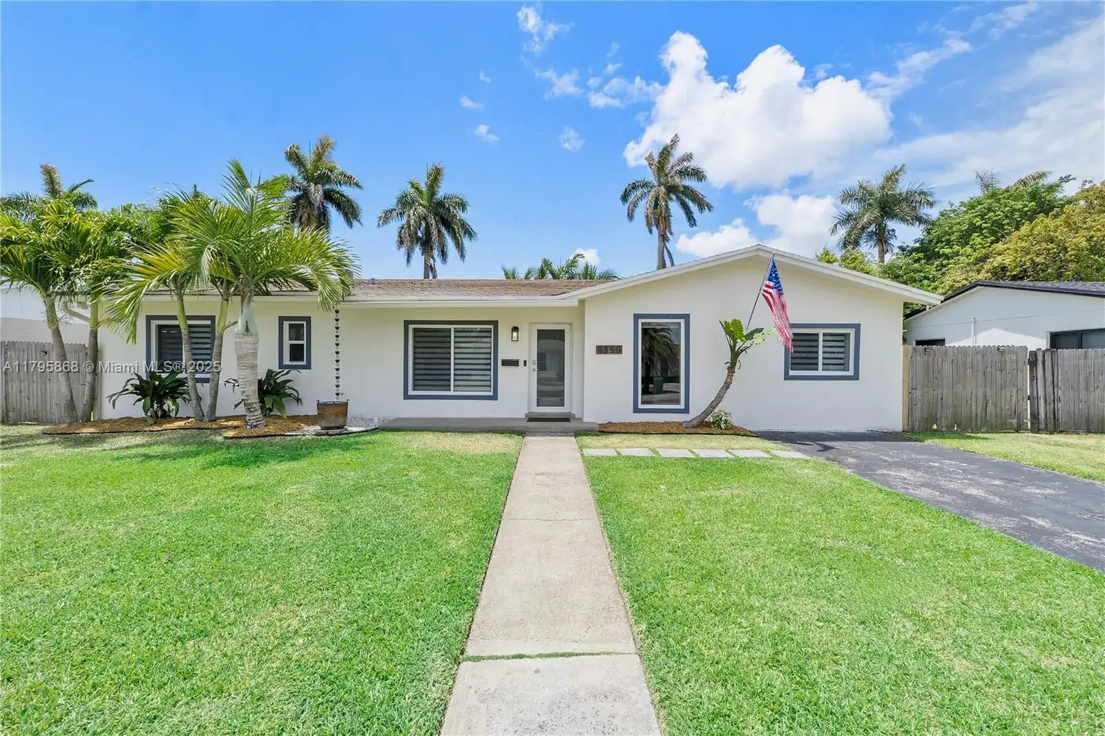 9350 SW 183rd Ter, Palmetto Bay FL 33157 photo 2