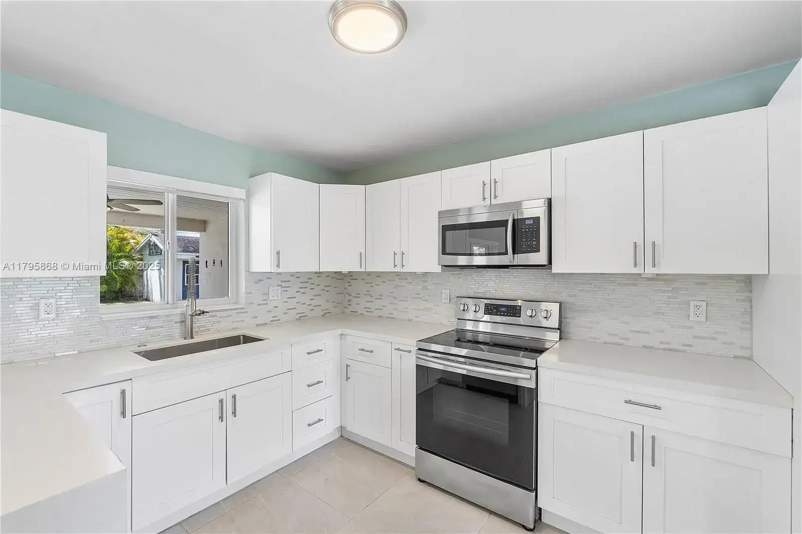 9350 SW 183rd Ter, Palmetto Bay FL 33157 photo 5
