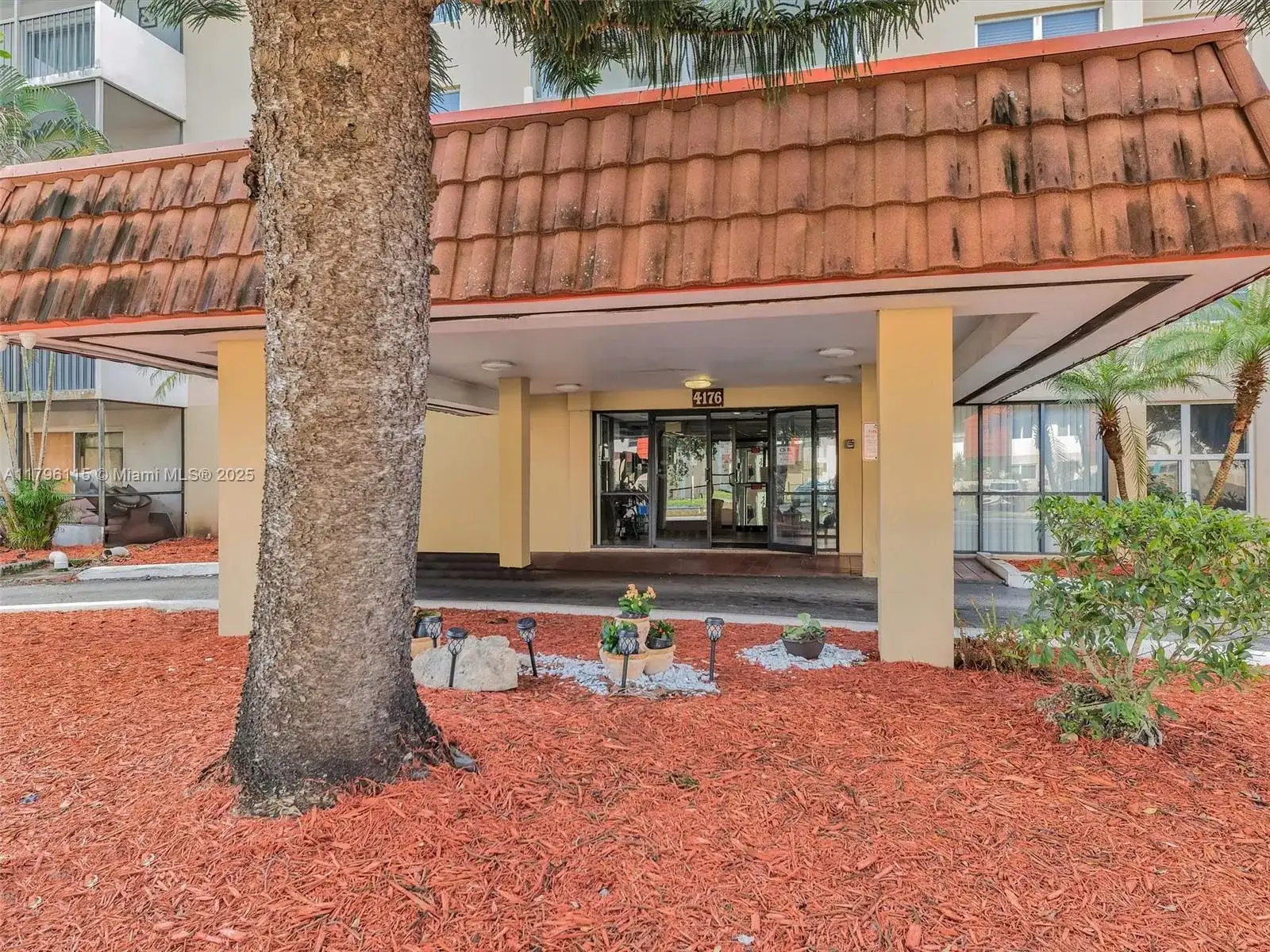 4176 Inverrary Dr # 102, Lauderhill FL 33319 photo 2