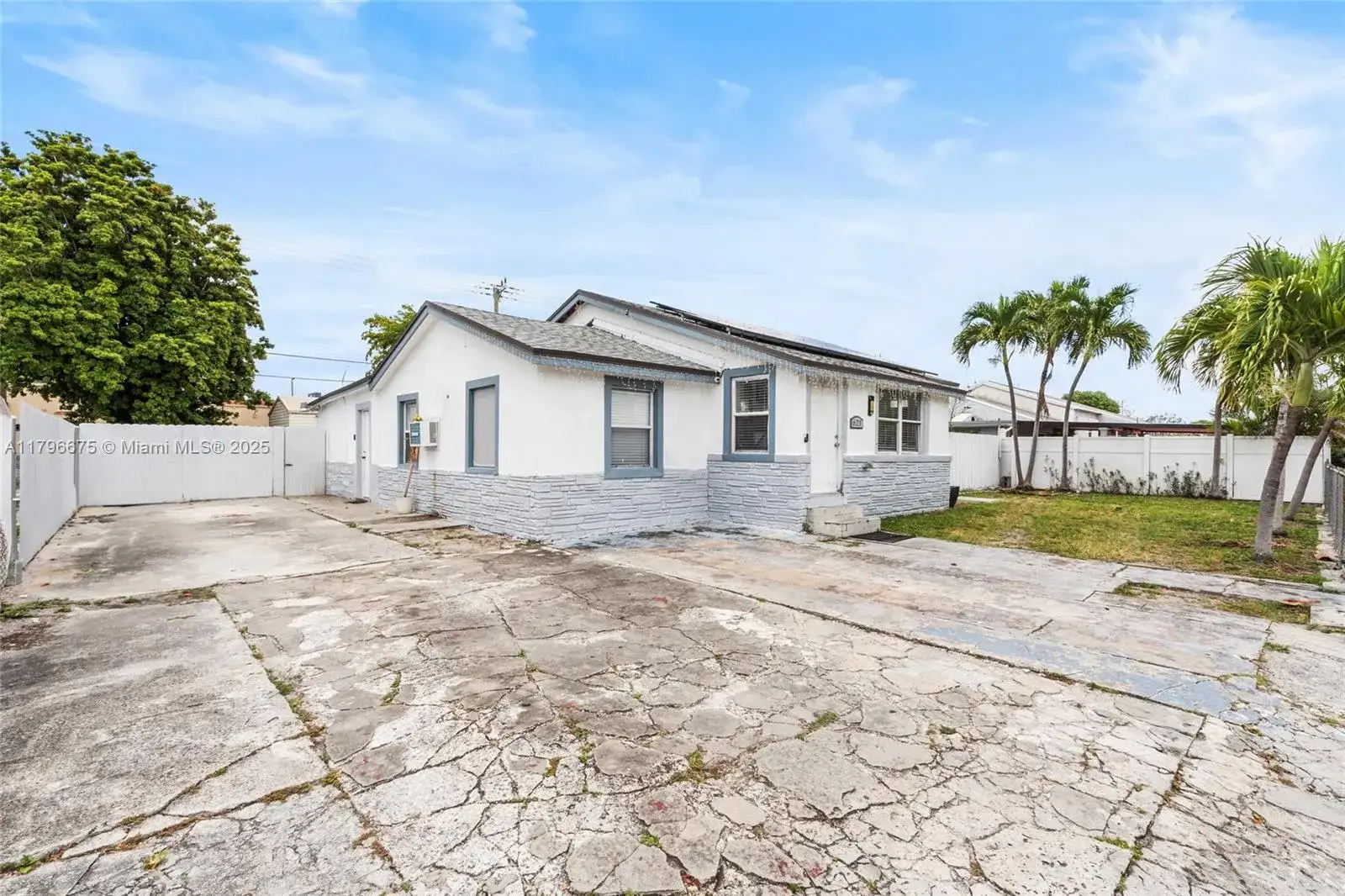 621 E 8th St, Hialeah FL 33010 photo 2