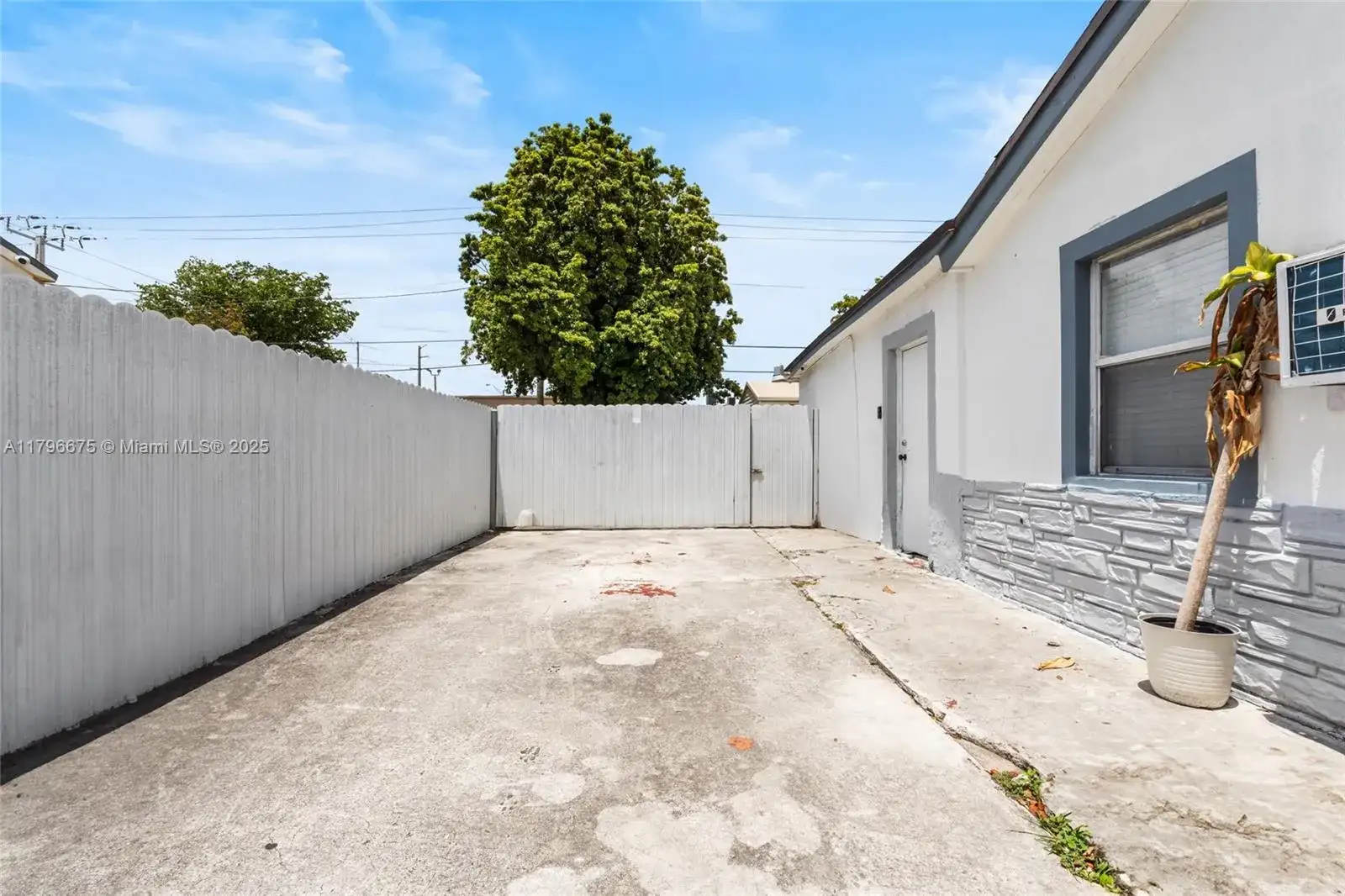621 E 8th St, Hialeah FL 33010 photo 5