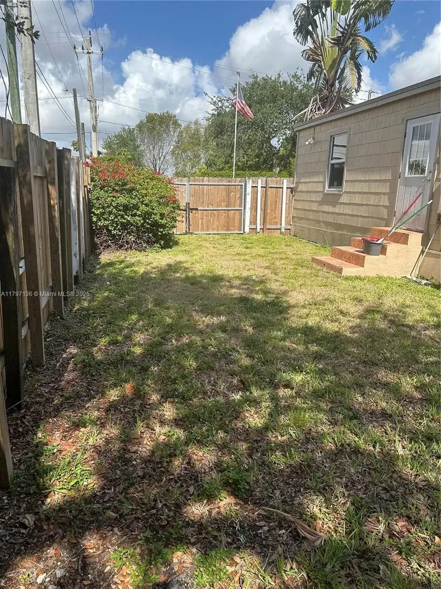 201 Ludlam Dr, Miami Springs FL 33166 photo 2