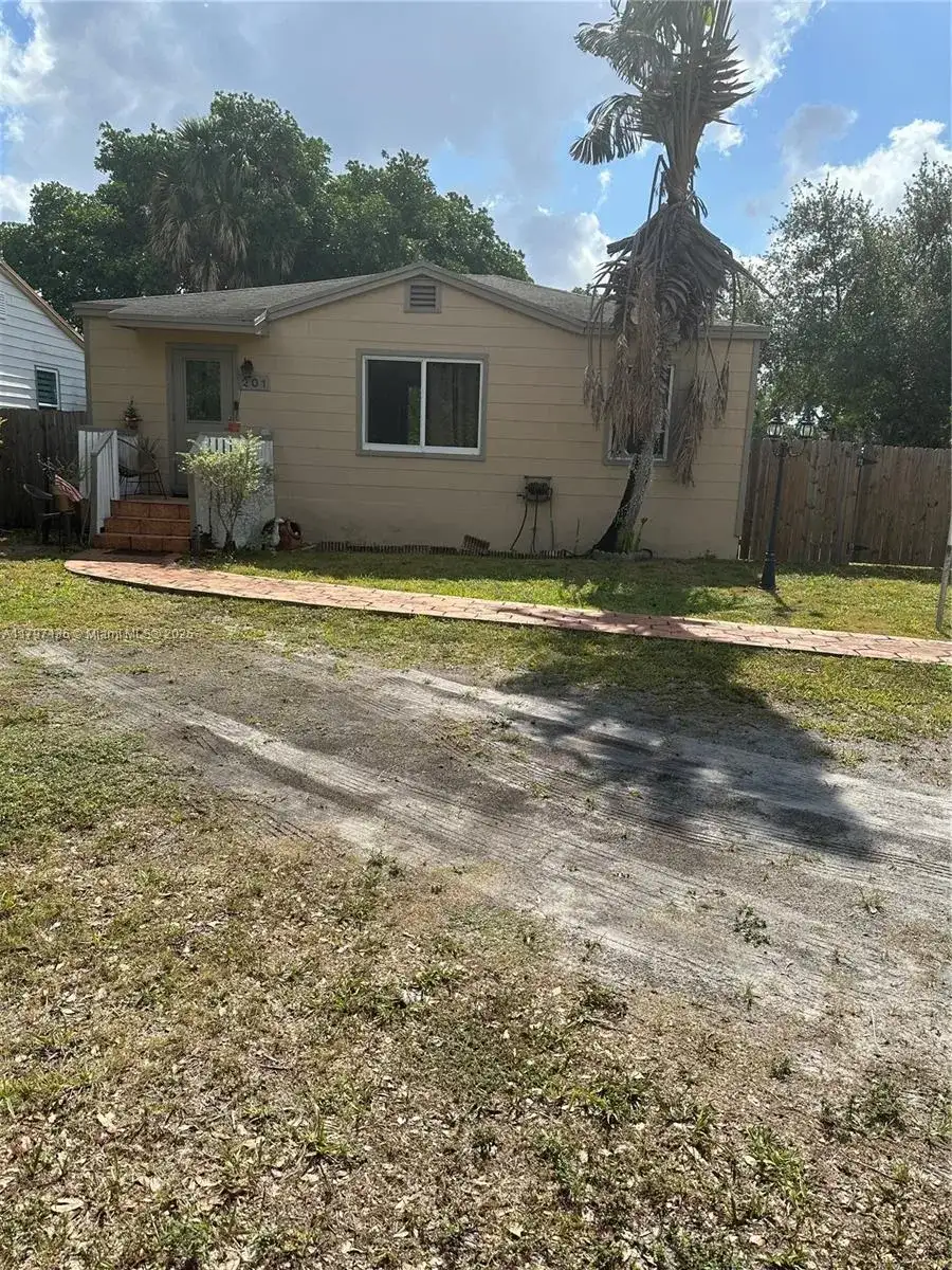 201 Ludlam Dr, Miami Springs FL 33166 photo 3