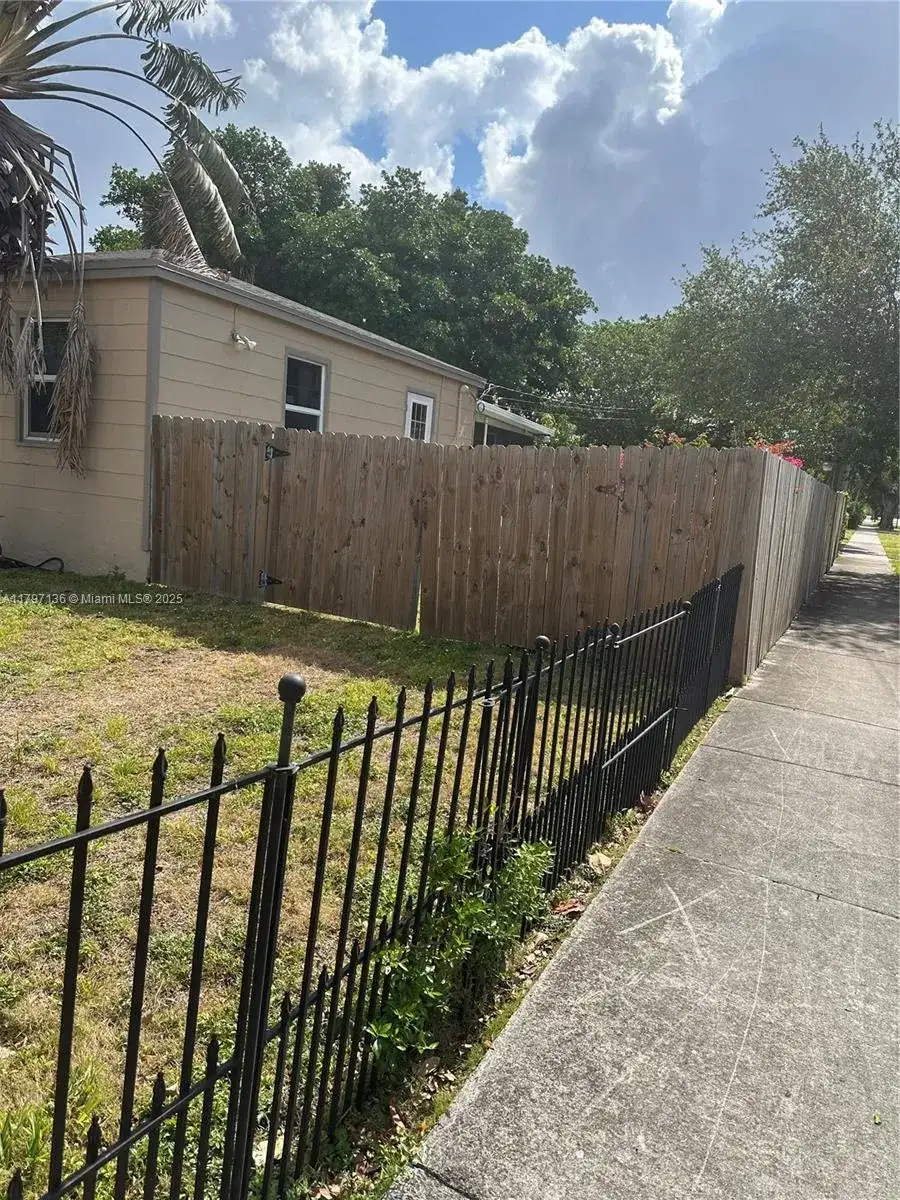 201 Ludlam Dr, Miami Springs FL 33166 photo 4