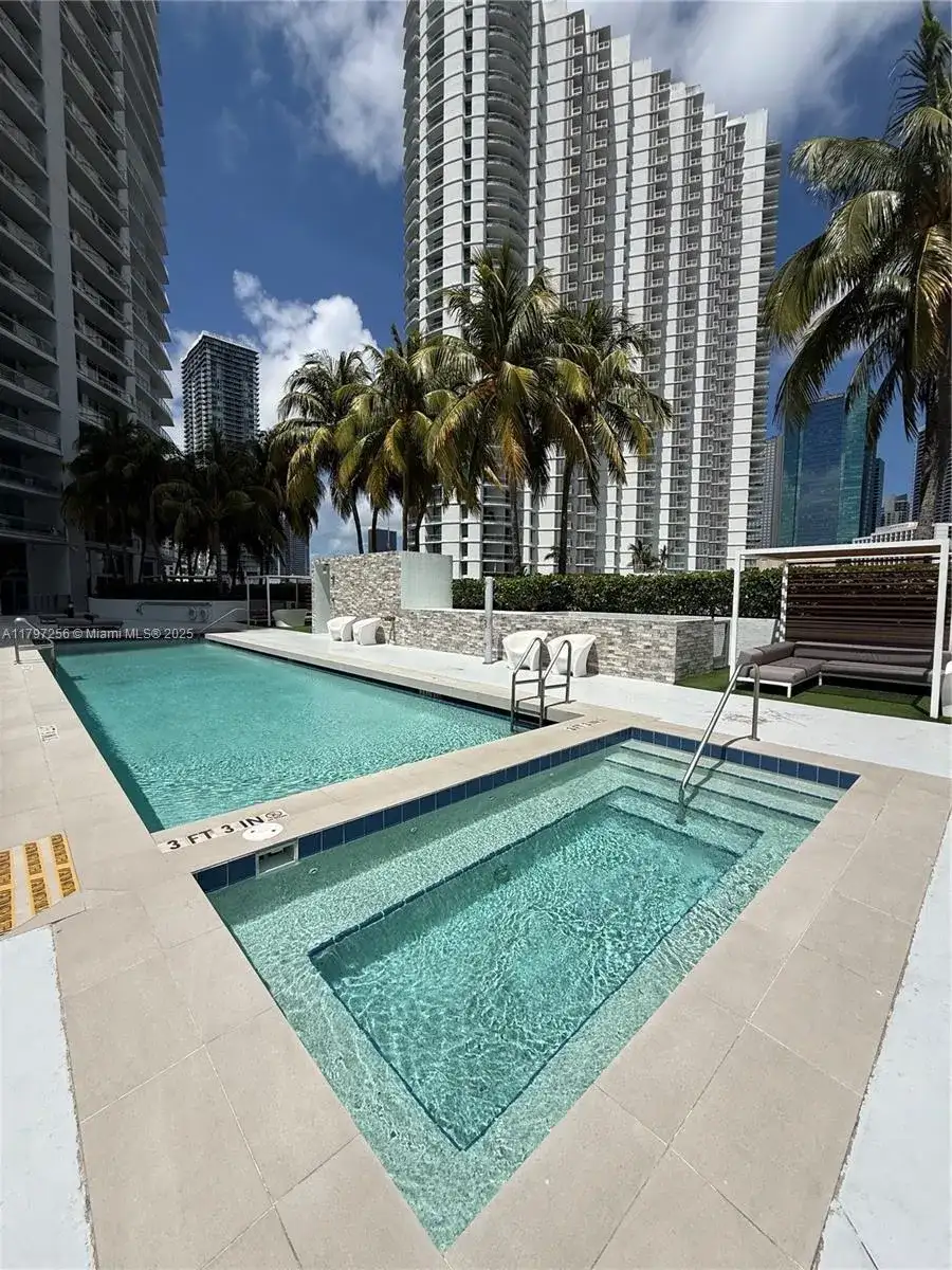 90 SW 3rd St # 3601, Miami FL 33130 photo 2