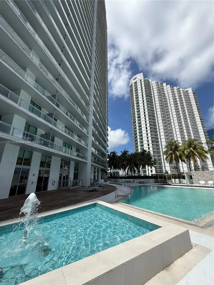 90 SW 3rd St # 3601, Miami FL 33130 photo 3