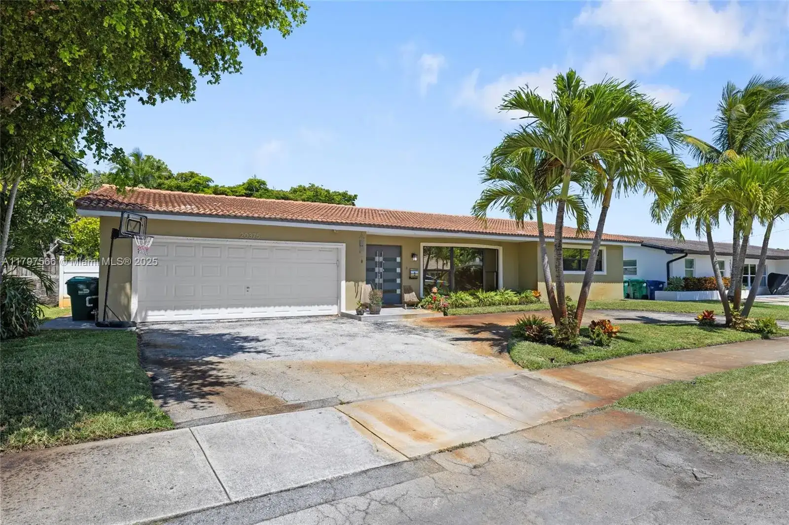 20375 NE 22nd Pl, Miami FL 33180 photo 2