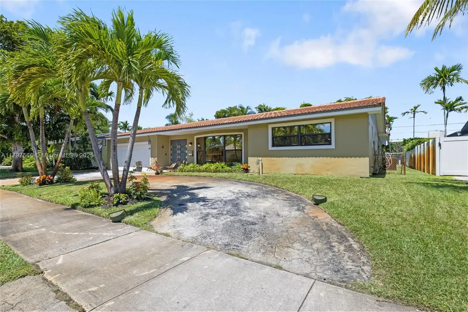 20375 NE 22nd Pl, Miami FL 33180 photo 3