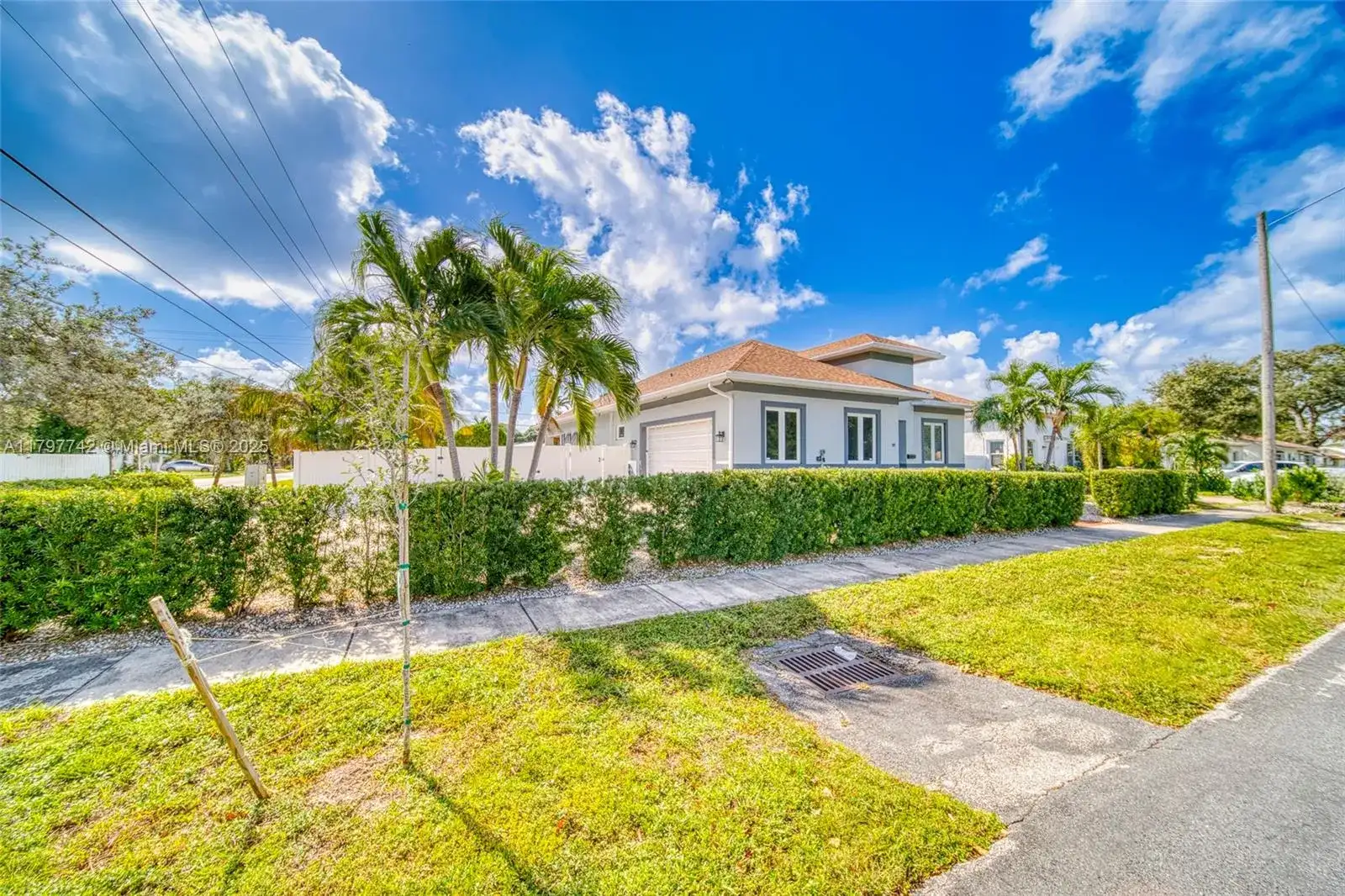 207 SW 11th St, Dania Beach FL 33004 photo 2