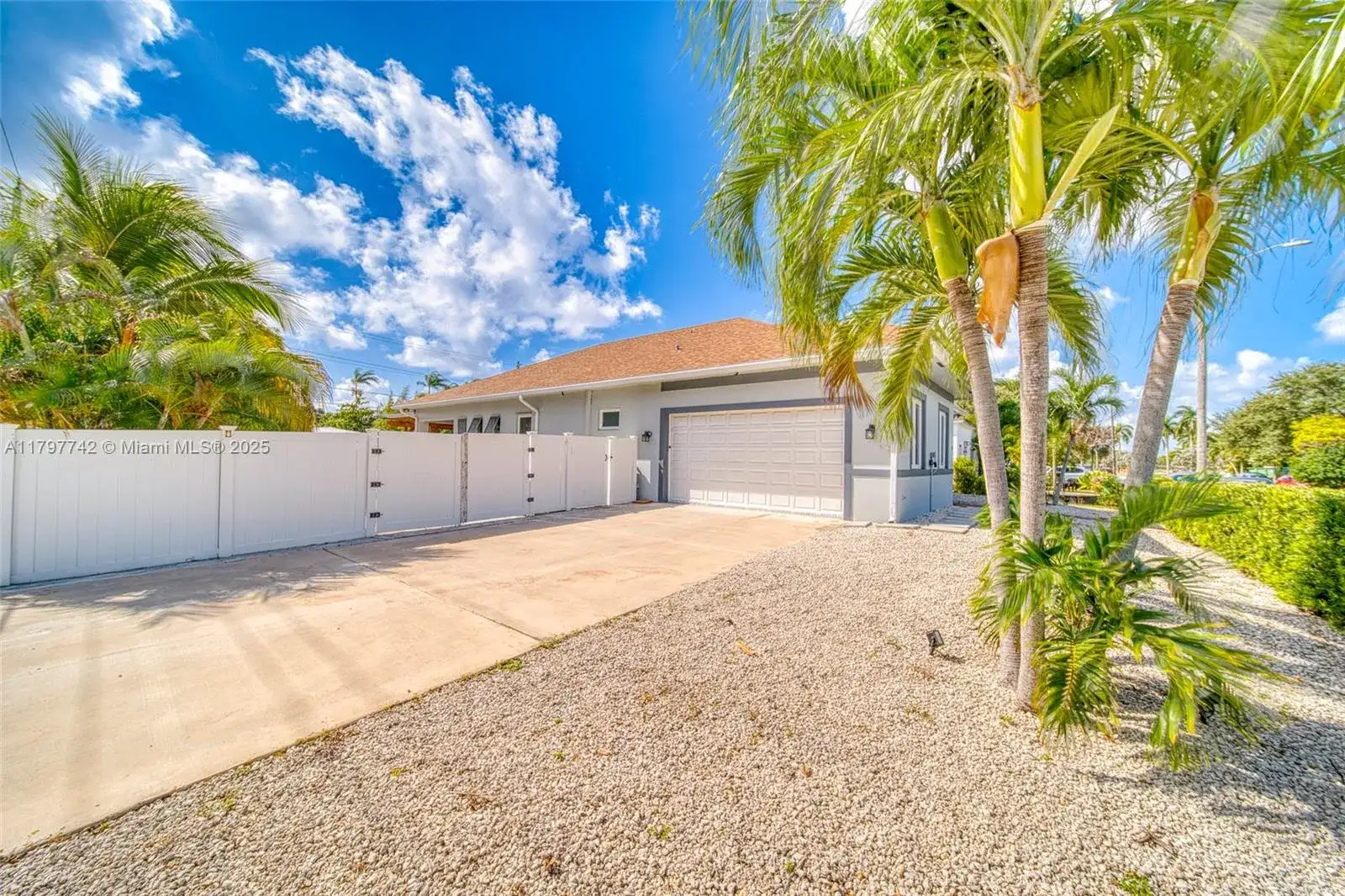 207 SW 11th St, Dania Beach FL 33004 photo 3