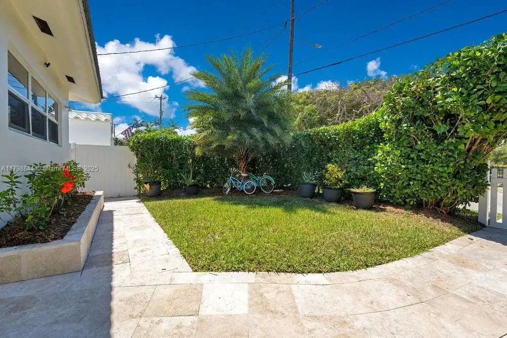 9025 Hawthorne Ave, Surfside FL 33154 photo 3