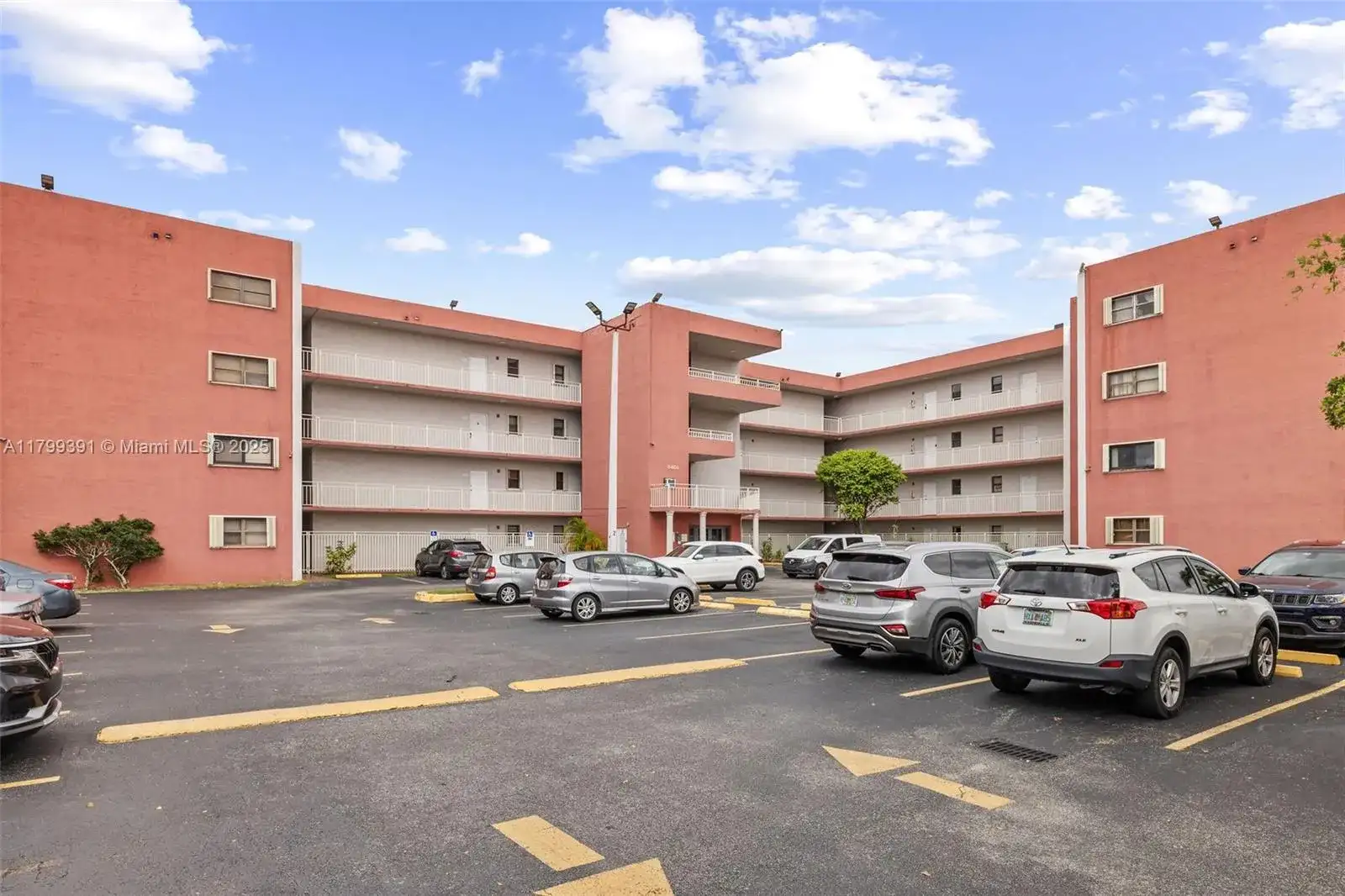 8401 NW 8 ST # 401, Miami FL 33126 photo 2