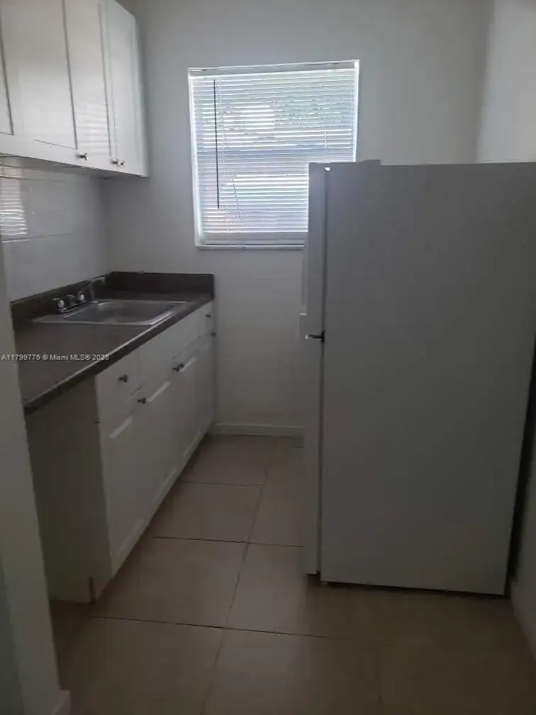 1608 Drexel Avenue # 18, Miami Beach FL 33139 photo 3