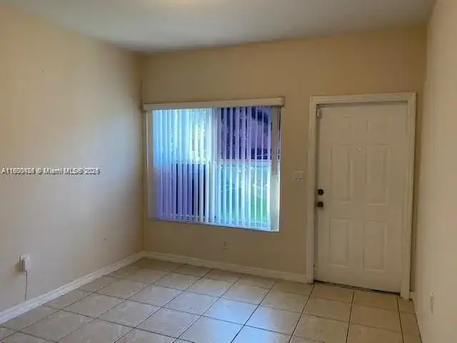 646 SW 7th Ter, Florida City FL 33034 photo 2