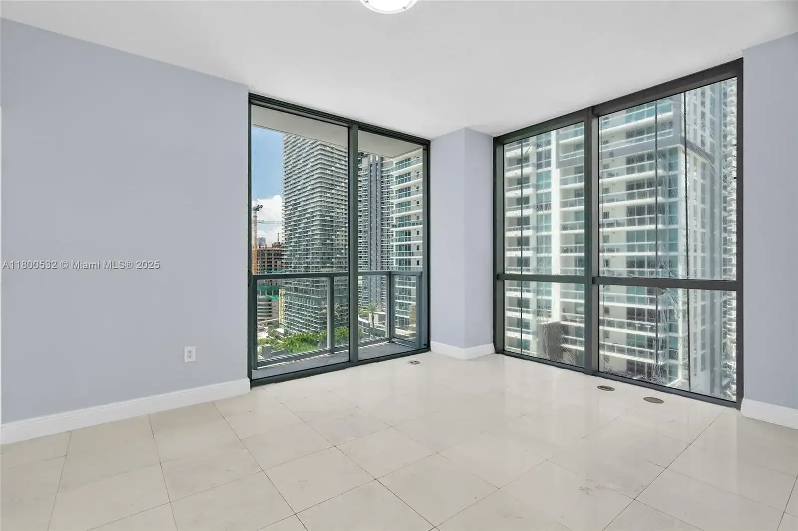 1060 Brickell Ave # 1811, Miami FL 33131 photo 2