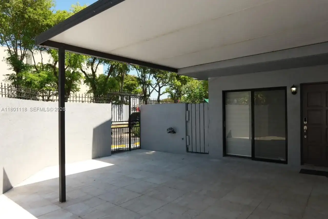 8098 NW 99th Ter, Hialeah Gardens FL 33016 photo 4