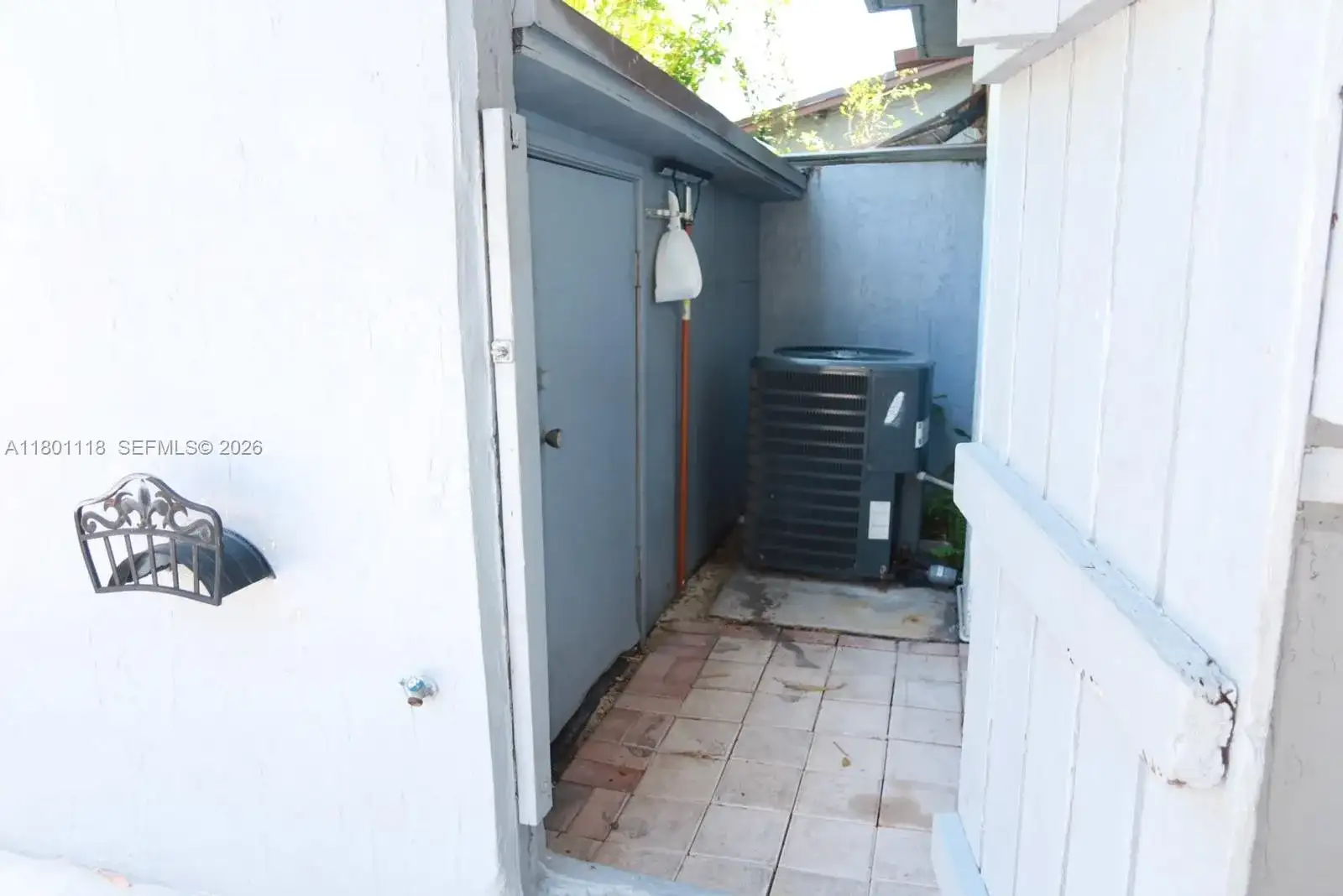 8098 NW 99th Ter, Hialeah Gardens FL 33016 photo 5