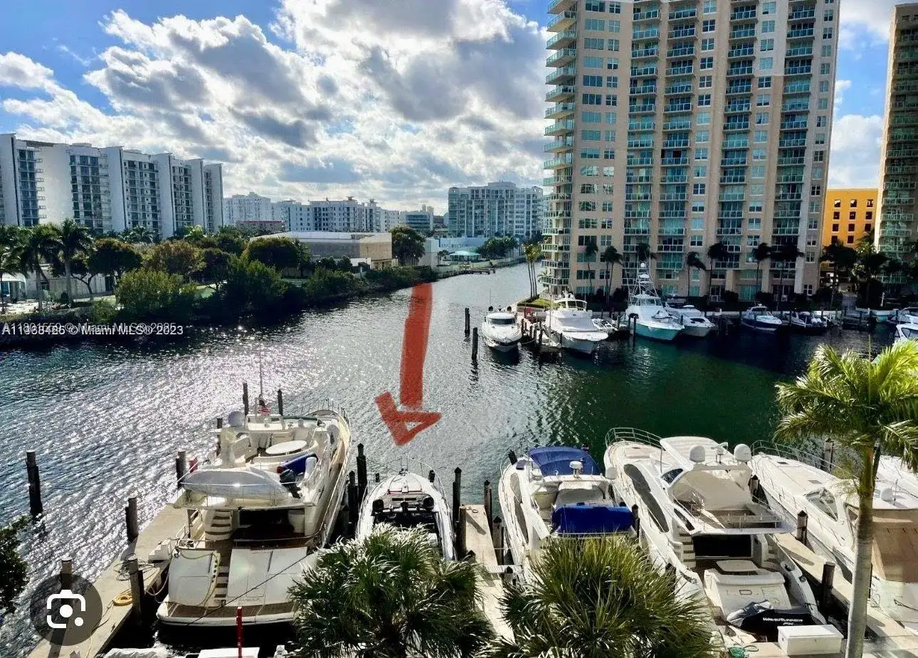 3370 Hidden Bay Dr, Aventura FL 33180 photo 2