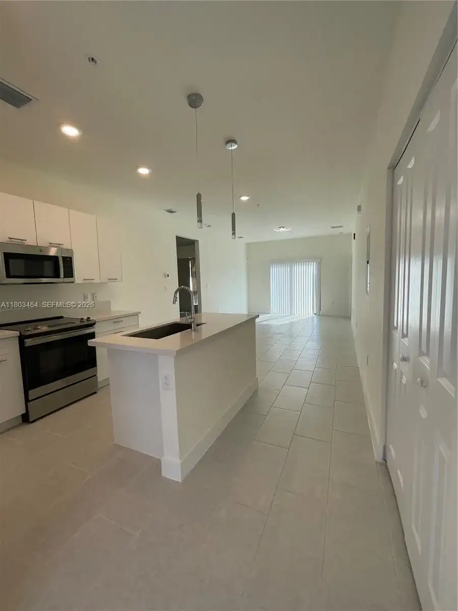 8167 NW 41st St # 409, Doral FL 33166 photo 3