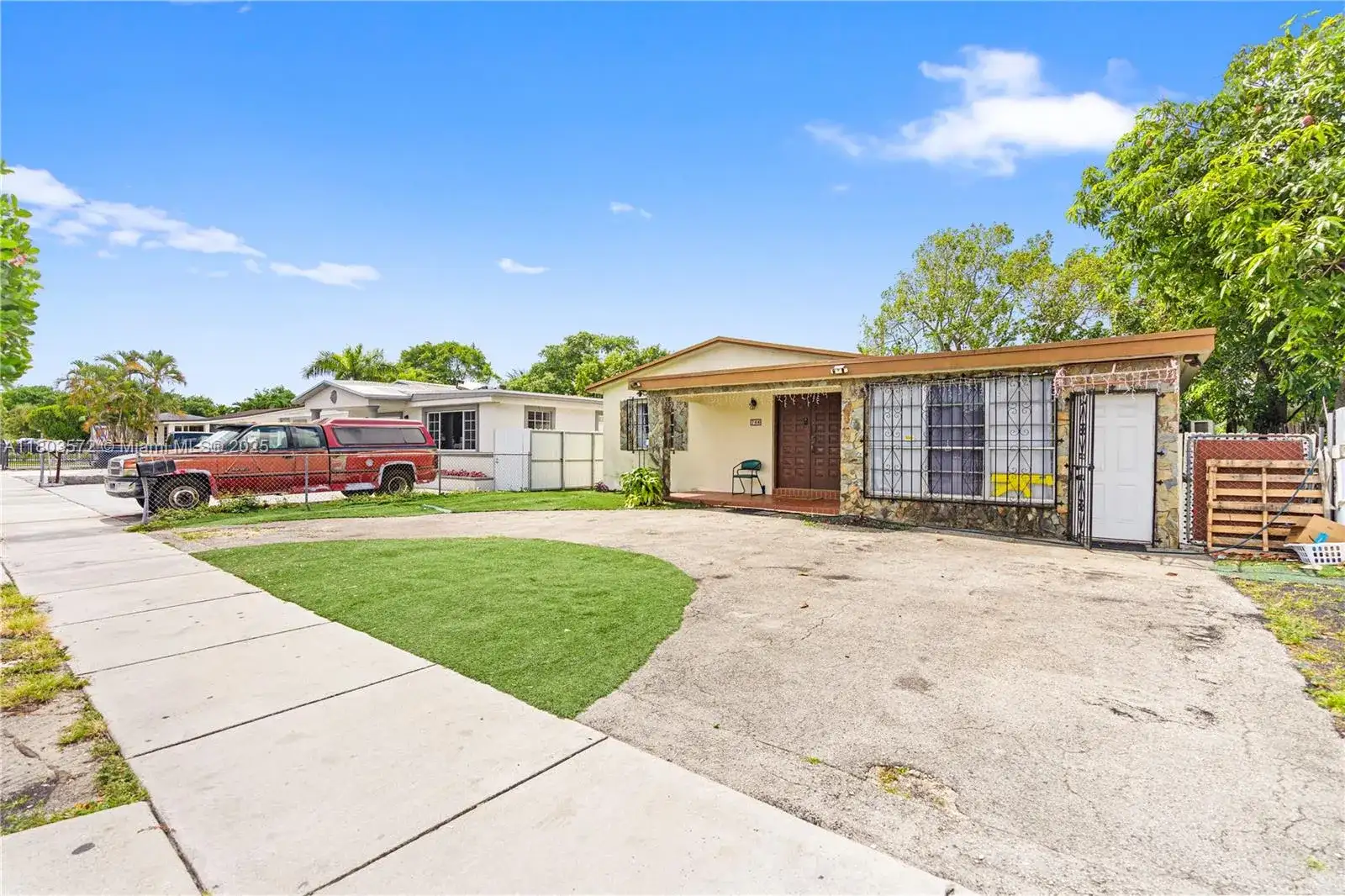 788 W 32nd St, Hialeah FL 33012 photo 2