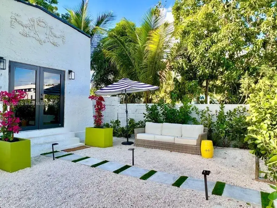 8280 NE 1st Pl, Miami FL 33138 photo 2