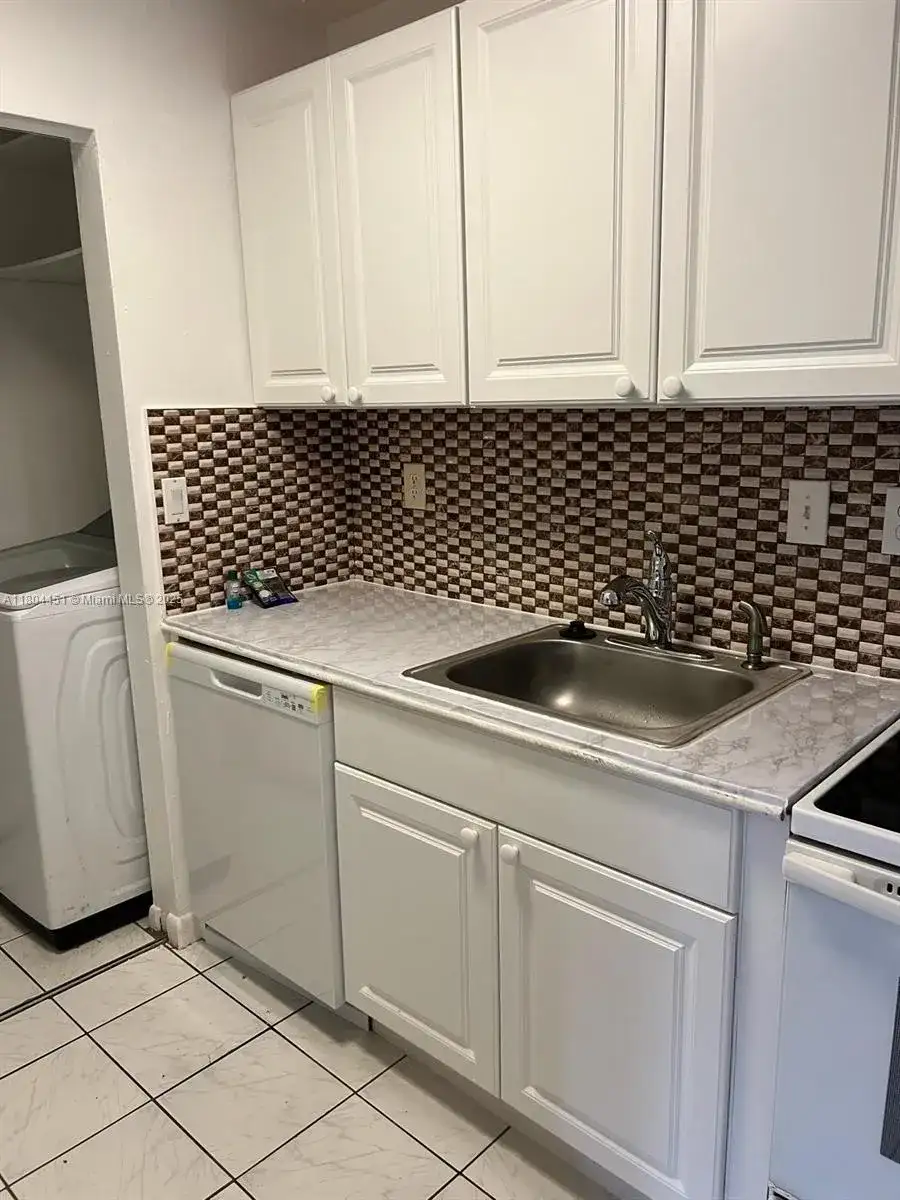 927 NE 199th St # 102, Miami FL 33179 photo 2