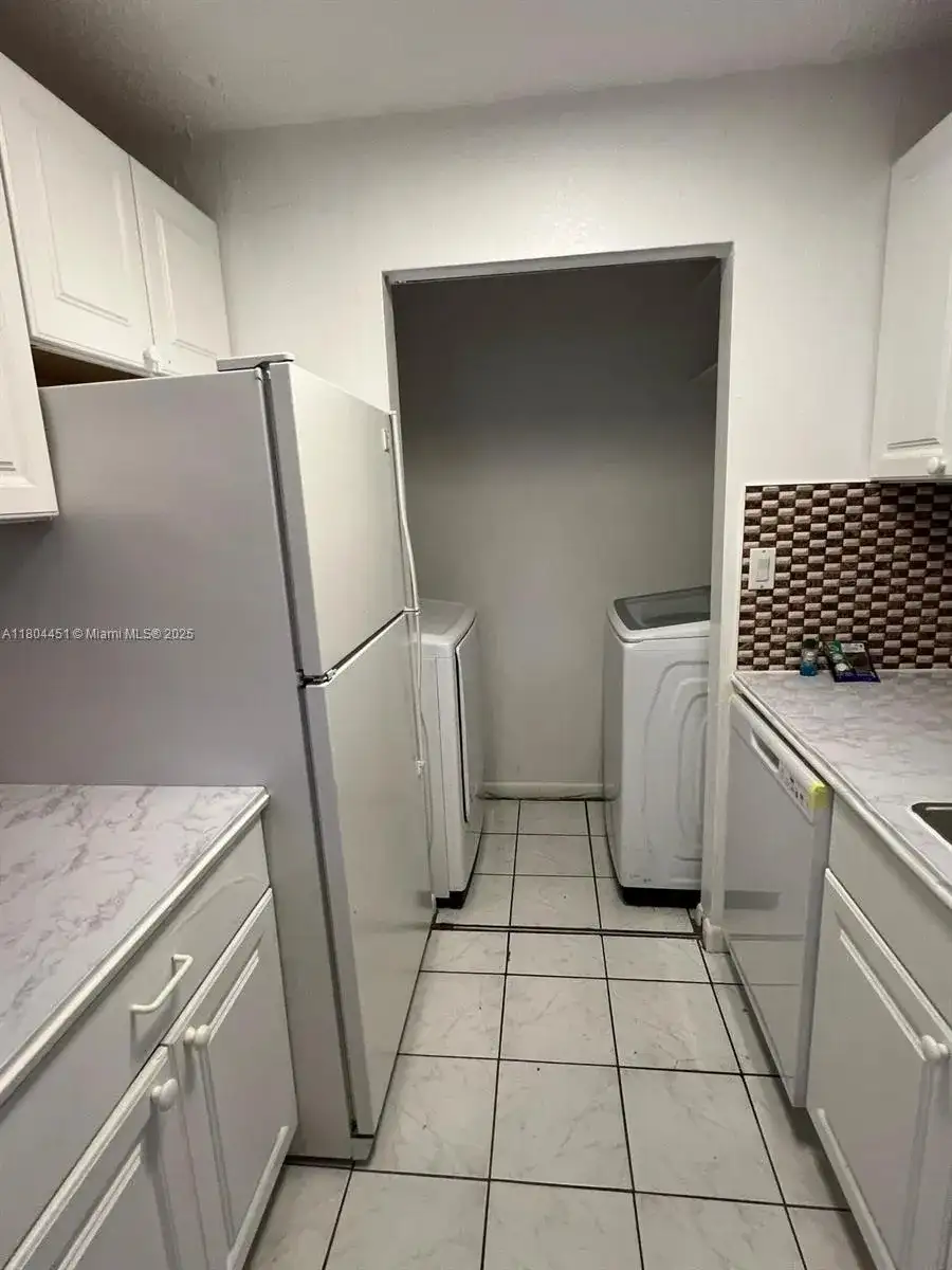 927 NE 199th St # 102, Miami FL 33179 photo 3