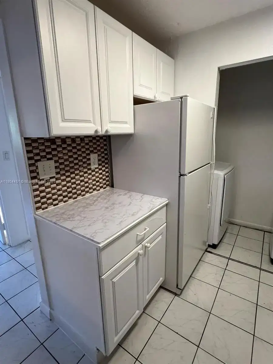 927 NE 199th St # 102, Miami FL 33179 photo 4