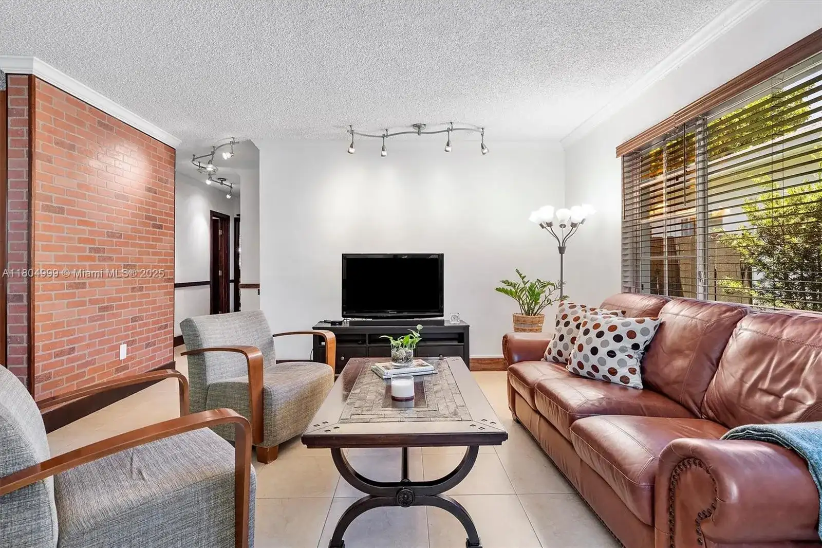 1693 NE 171st St, North Miami Beach FL 33162 photo 3