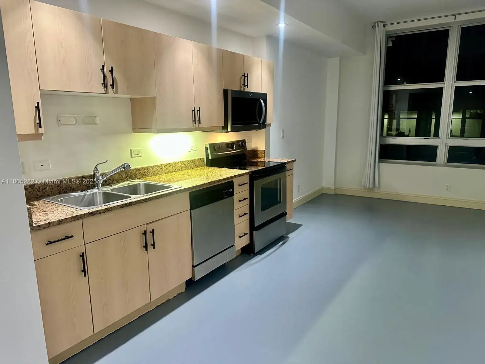 111 E Flagler # 702, Miami FL 33131 photo 2