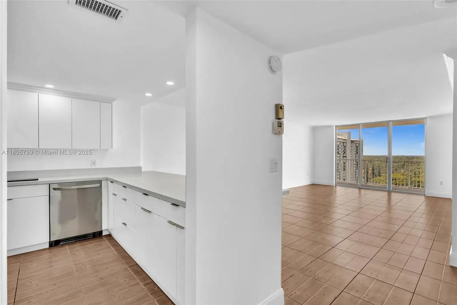 2801 NE 183rd St # 1703W, Aventura FL 33160 photo 3