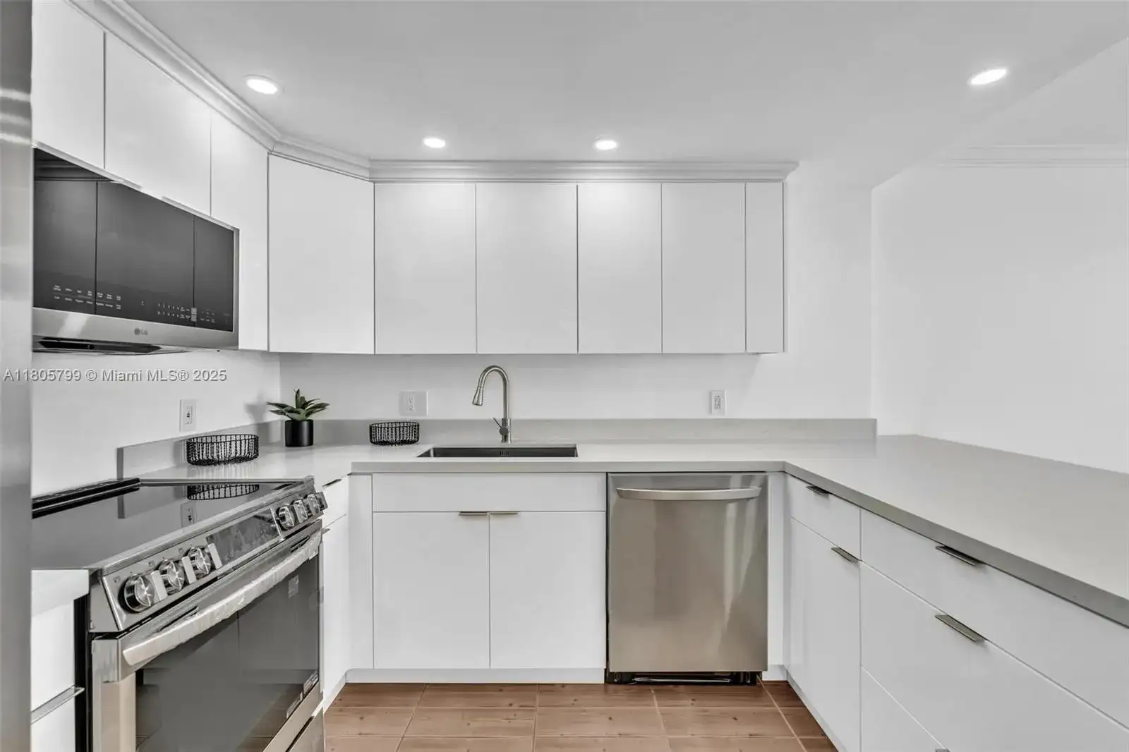 2801 NE 183rd St # 1703W, Aventura FL 33160 photo 5