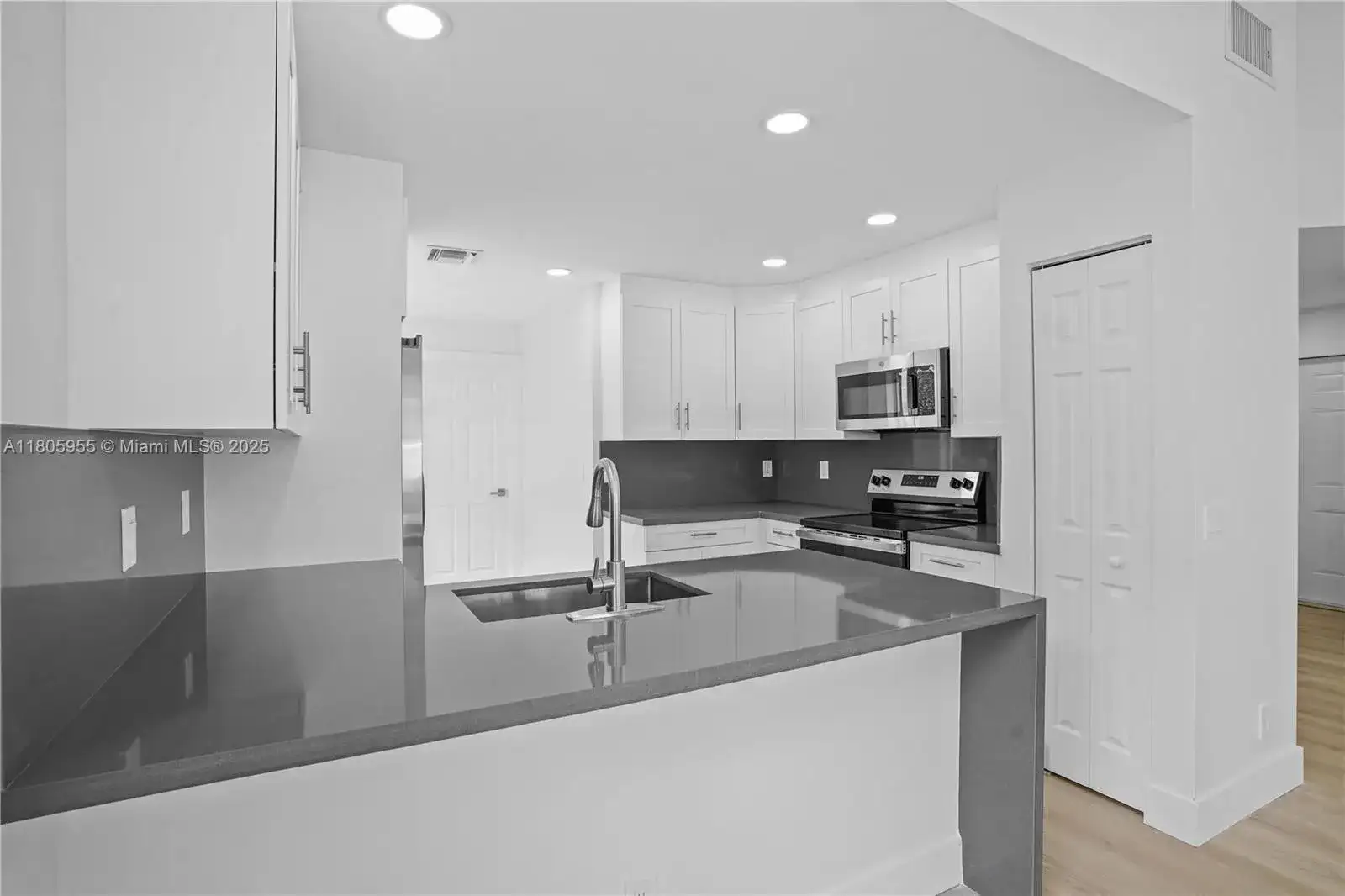 9354 Arborwood Cir, Davie FL 33328 photo 5