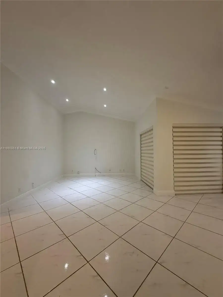 17268 NW 60th Ct, Hialeah FL 33015 photo 5