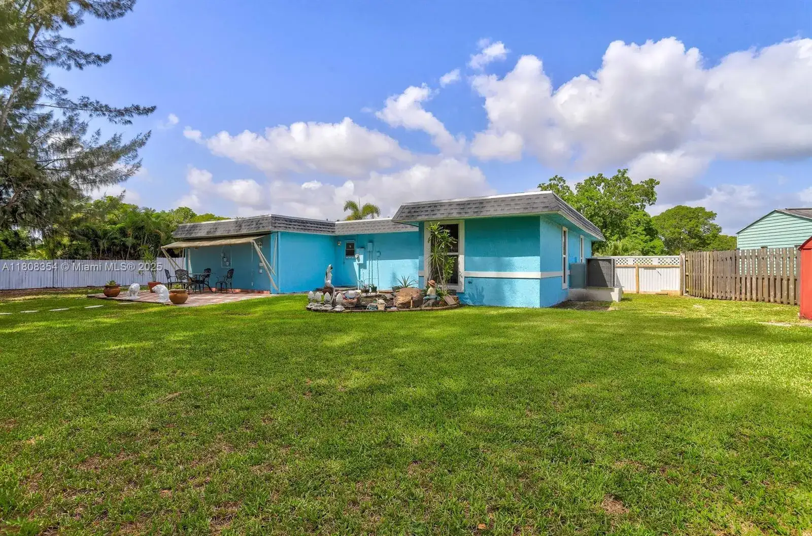6605 NW 80th Ct, Tamarac FL 33321 photo 2