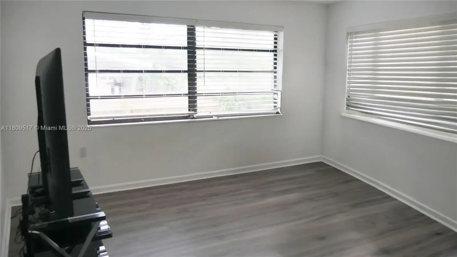 1930 NW 55th St, Miami FL 33142 photo 5