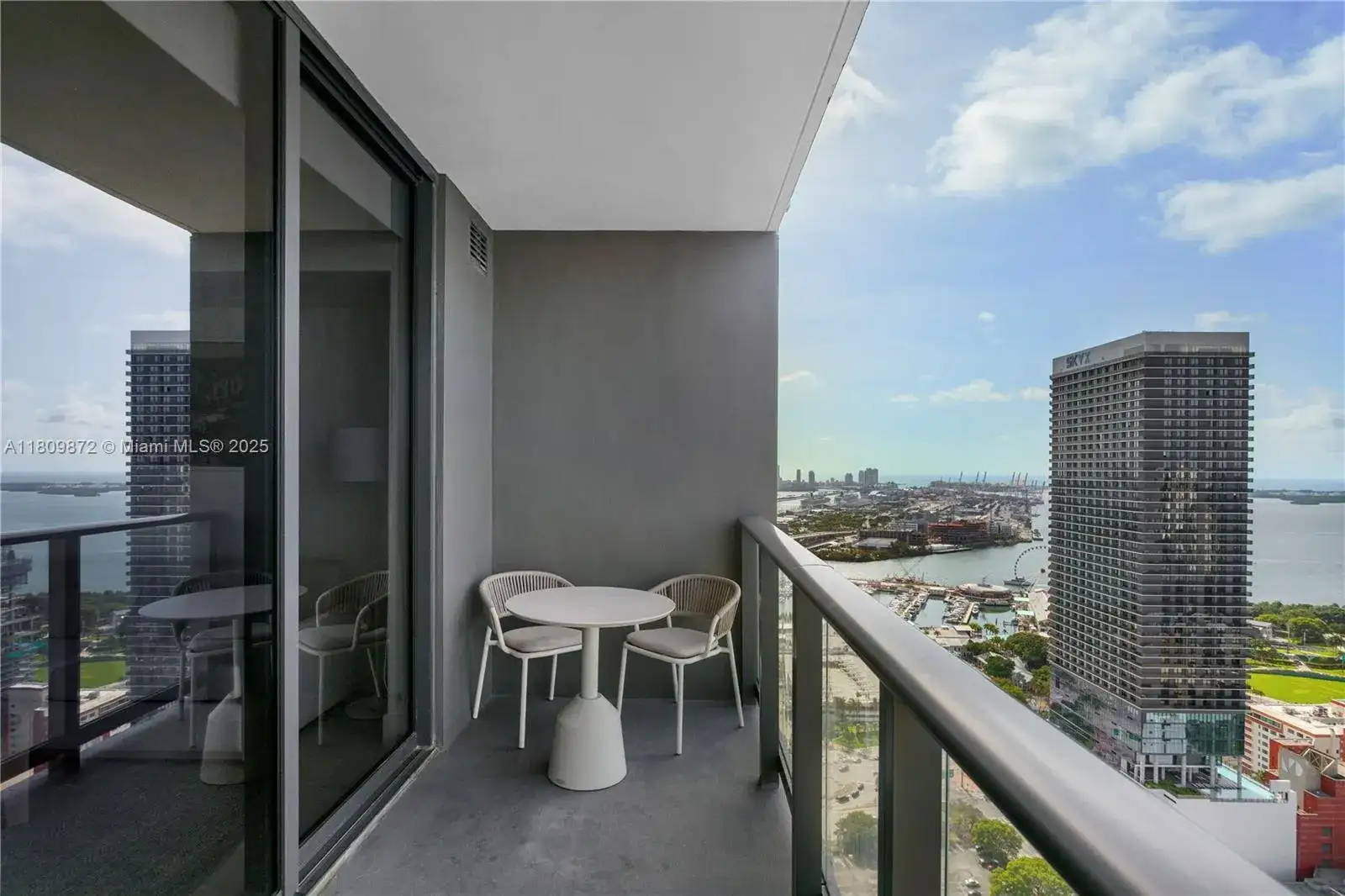 601 NE 1st St # 3907, Miami FL 33132 photo 4