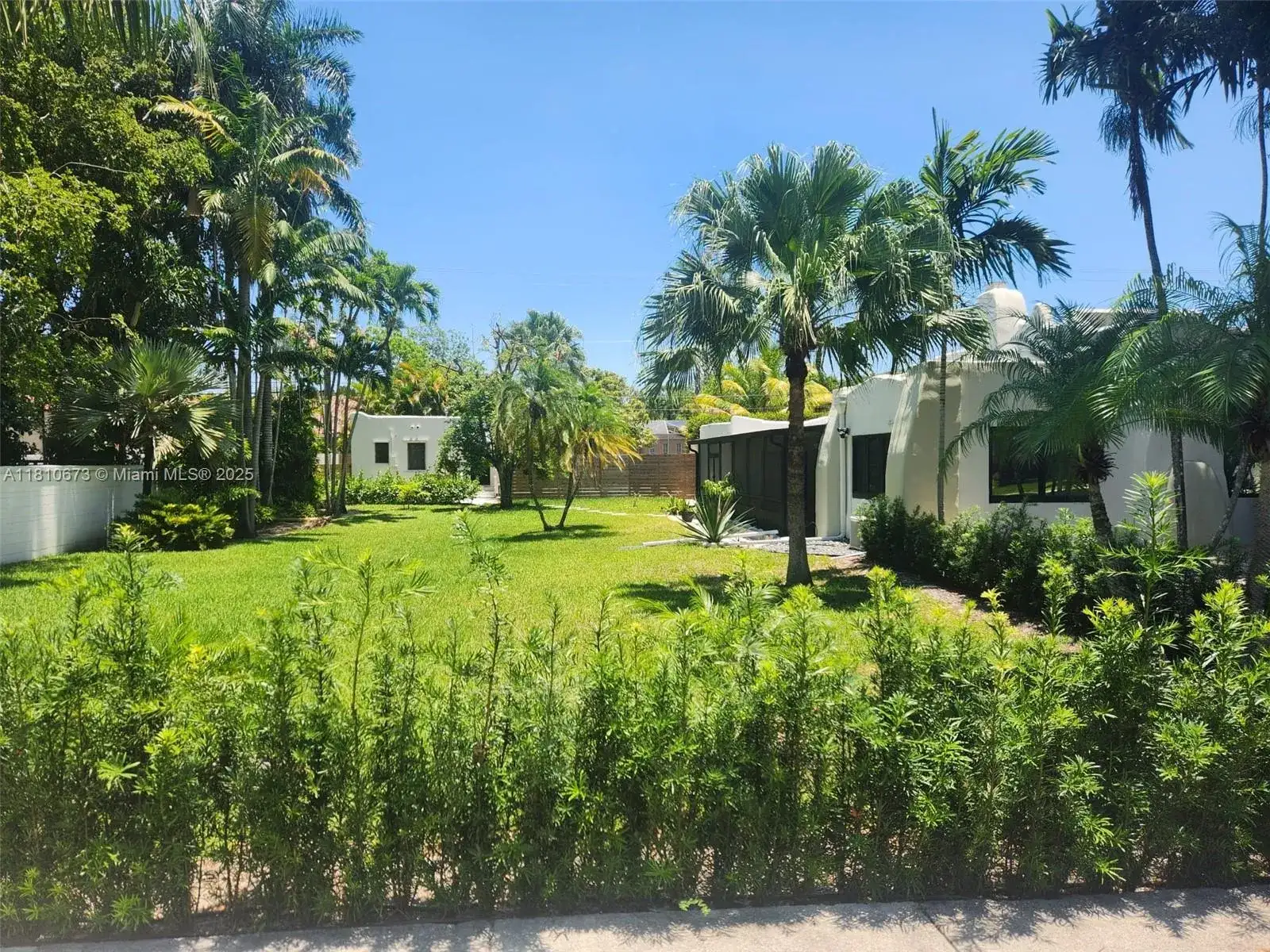 241 Palmetto Dr, Miami Springs FL 33166 photo 2